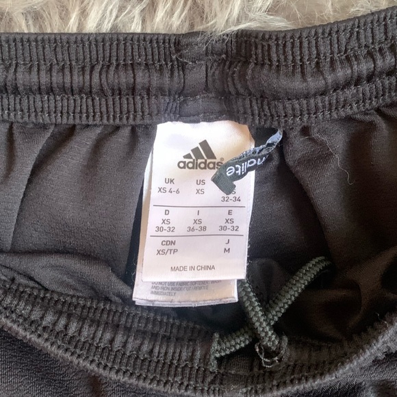 Black Adidas shorts - Picture 2 of 3